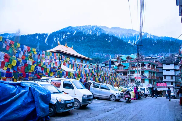 Noida to Manali Tempo Traveller